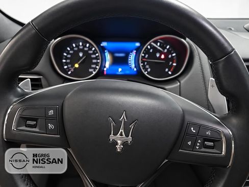 Used 2017 Maserati Levante S AWD/4WD image 7
