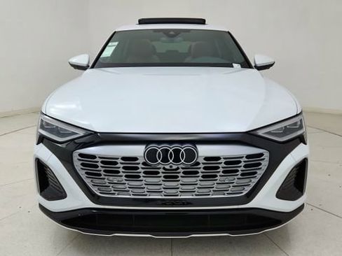 Used 2024 Audi Q8 e-tron Premium Plus w/ Premium Plus Package image 2
