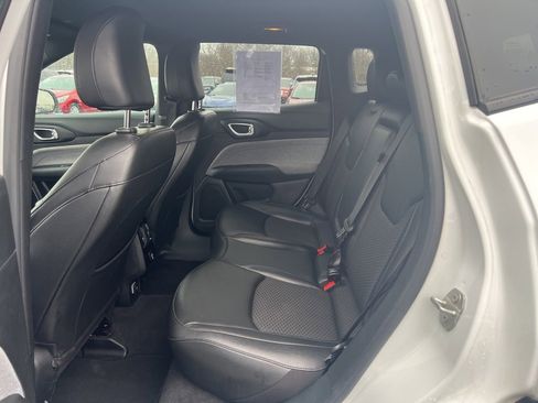 Used 2024 Jeep Compass Latitude image 10