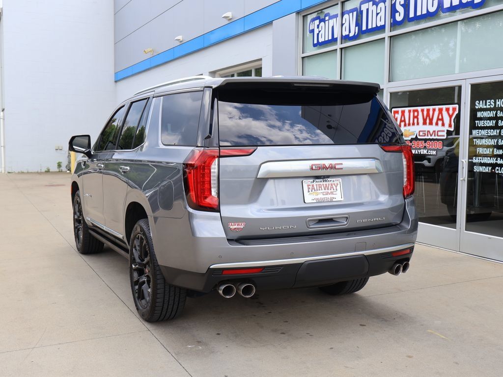 Certified 2022 GMC Yukon Denali w/ Denali Premium Package AWD/4WD image 8