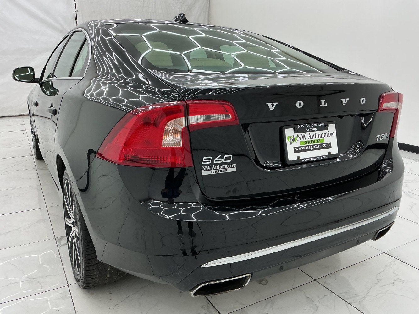 Used 2017 Volvo S60 T5 Inscription Platinum w/ Climate Package AWD/4WD image 9
