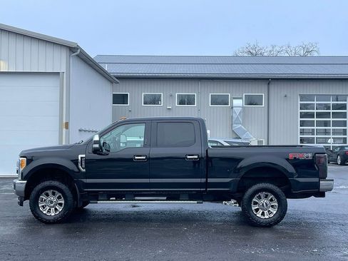 Used 2017 Ford F250 Lariat w/ Chrome Package image 14