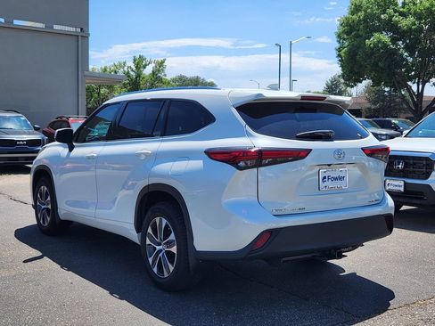 Used 2021 Toyota Highlander XLE AWD/4WD image 5