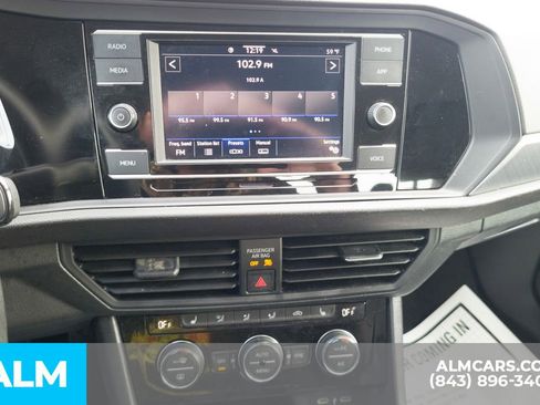 Used 2024 Volkswagen Jetta SE FWD image 23