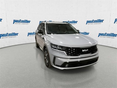 Used 2023 Kia Sorento EX image 3