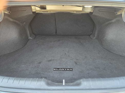 Certified 2025 Hyundai Elantra Limited FWD image 31
