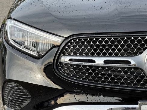 Used 2025 Mercedes-Benz GLC 300 4MATIC image 46