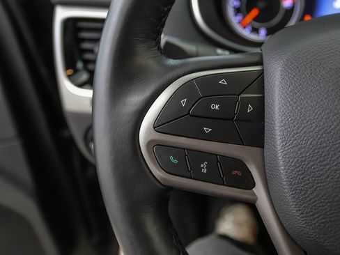 Used 2019 Jeep Cherokee Overland w/ Technology Group AWD/4WD image 12