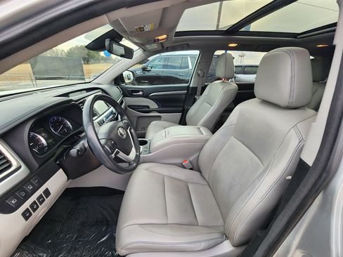 Used 2018 Toyota Highlander Limited Platinum image 22