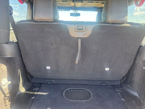 Used 2015 Jeep Wrangler Rubicon image 31