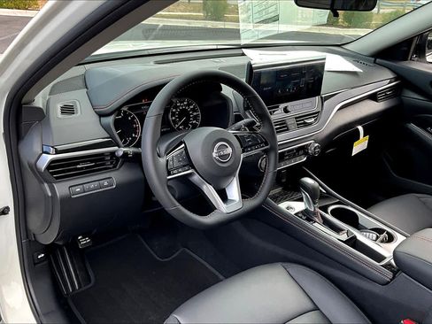 New 2025 Nissan Altima 2.5 SR image 8