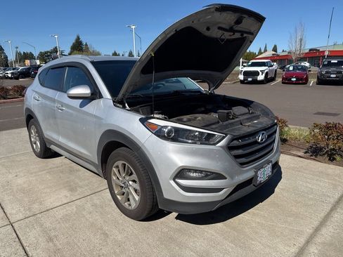 Used 2018 Hyundai Tucson SEL image 2
