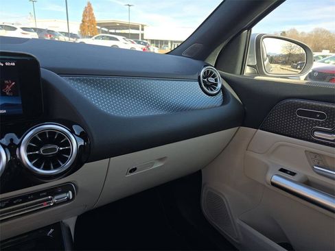 Used 2025 Mercedes-Benz GLA 250 4MATIC image 24