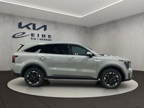 New 2026 Kia Sorento S image 6