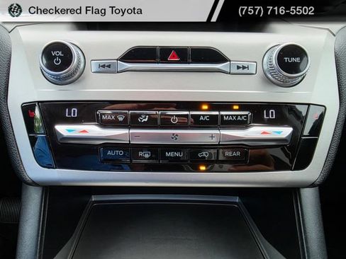 Used 2021 Ford Explorer XLT RWD image 32