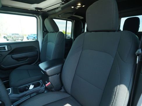 Used 2023 Jeep Gladiator Sport AWD/4WD image 34