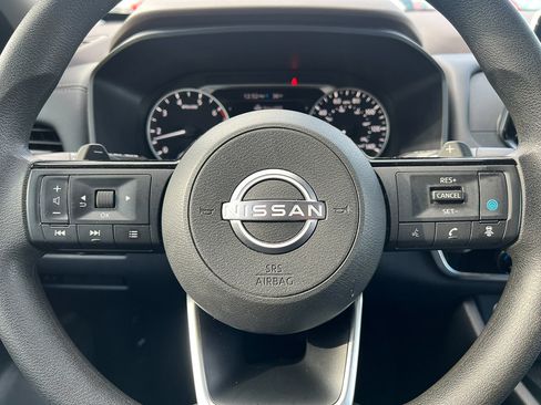 Used 2022 Nissan Rogue SV image 17