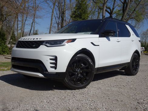 New 2025 Land Rover Discovery Dynamic SE image 1