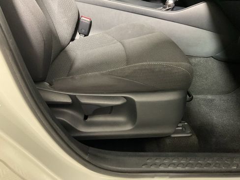 Used 2018 Toyota C-HR XLE FWD image 37