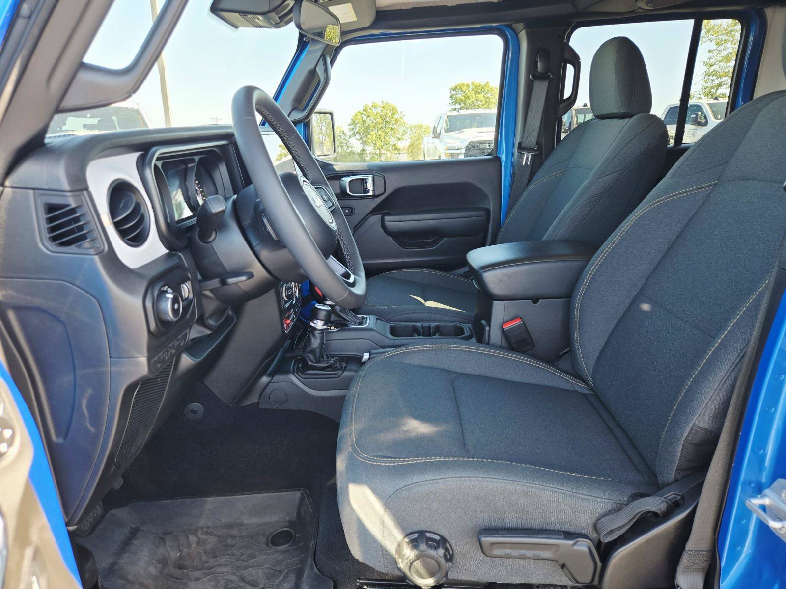 Used 2025 Jeep Wrangler Unlimited Sport AWD/4WD image 12