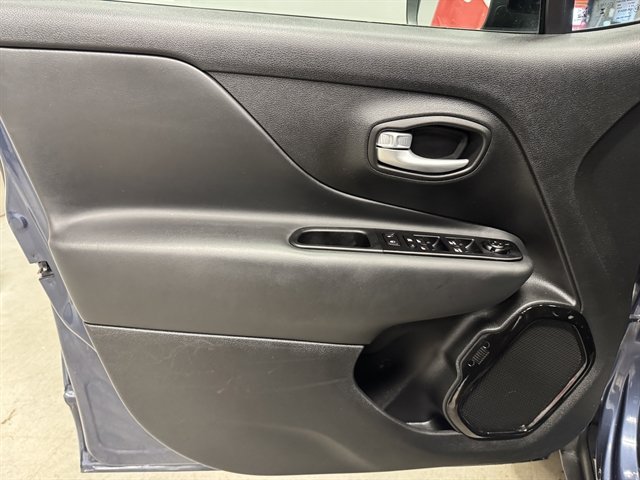 Used 2023 Jeep Renegade Altitude w/ Convenience Group I AWD/4WD image 17