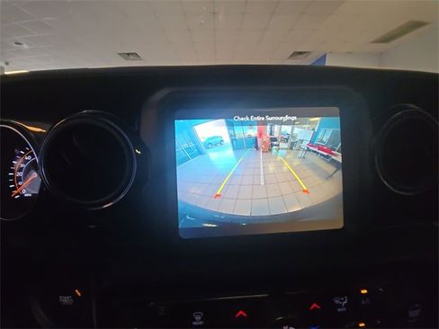 Used 2022 Jeep Wrangler Unlimited Sport image 17