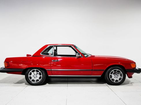 Used 1987 Mercedes-Benz 560 SL image 2