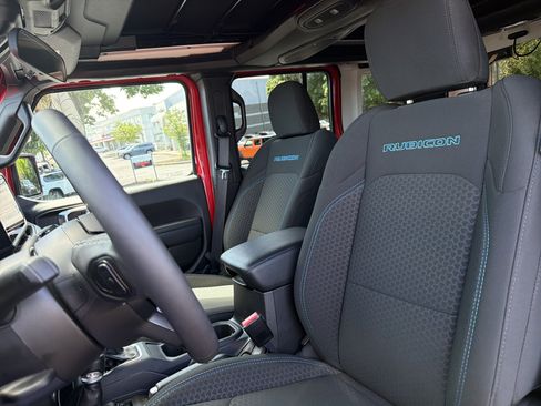Certified 2025 Jeep Wrangler Unlimited Rubicon 4xe w/ Safety Group AWD/4WD image 17