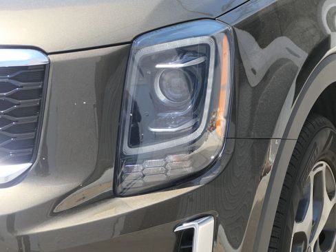 Used 2022 Kia Telluride EX FWD image 9