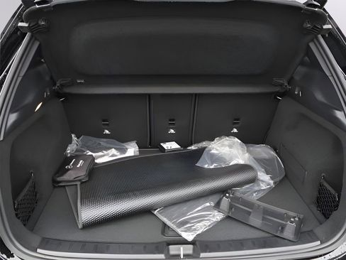 Used 2025 Mercedes-Benz GLA 250 4MATIC image 34