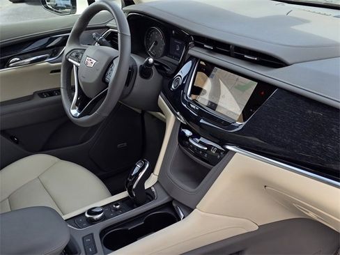 Used 2024 Cadillac XT6 Premium Luxury w/ Technology Package image 11