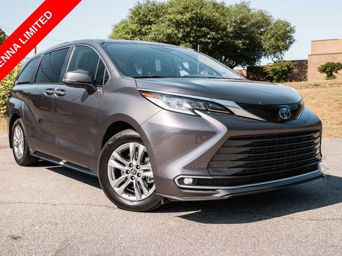 Certified 2023 Toyota Sienna Limited FWD image 1