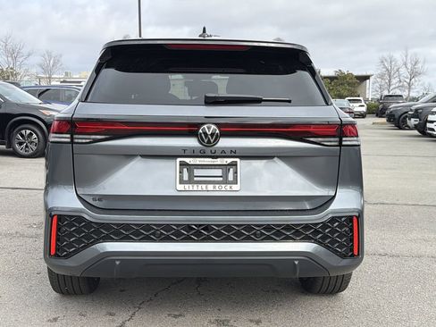 New 2026 Volkswagen Tiguan SE R-Line FWD image 4