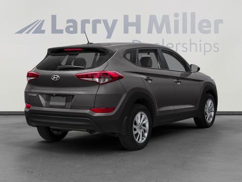 Used 2017 Hyundai Tucson SE image 2