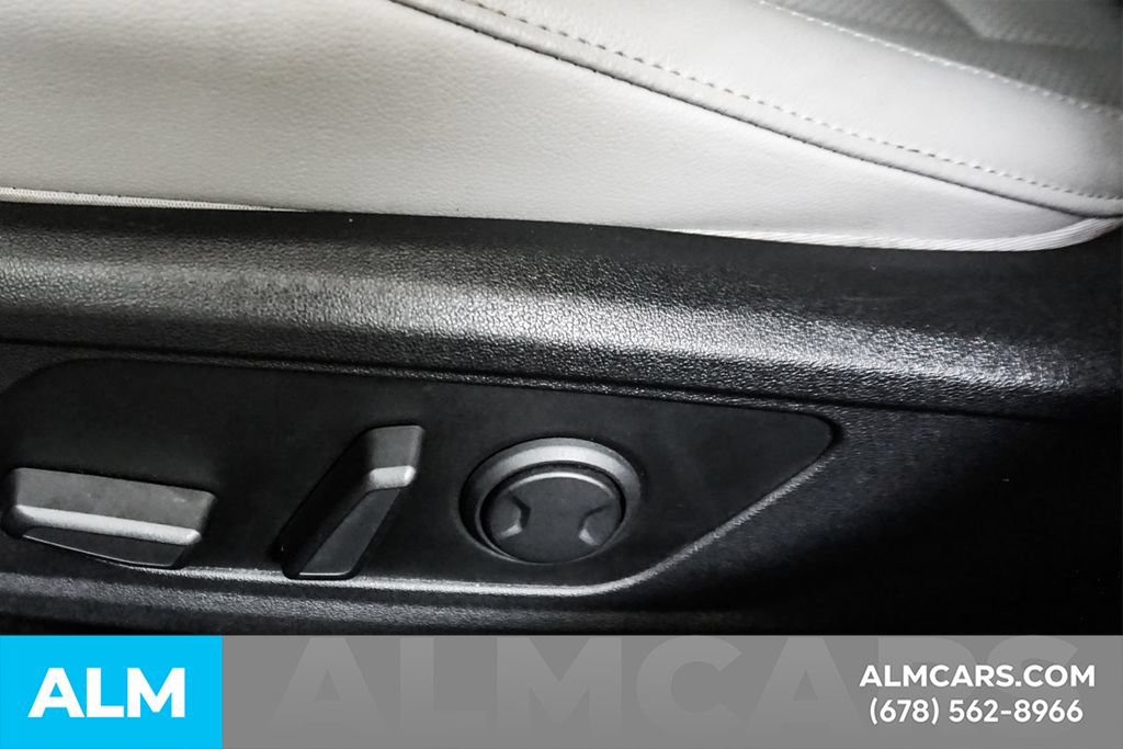 Used 2025 Hyundai Elantra Limited FWD image 31