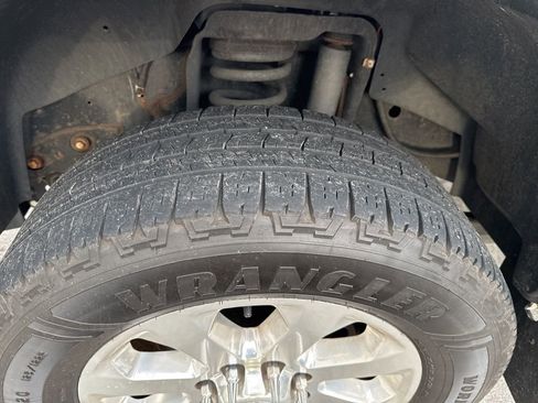 Used 2018 RAM 2500 Tradesman w/ Chrome Appearance Group image 3