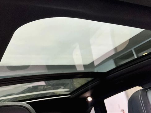 Used 2024 Porsche Macan Turbo image 13