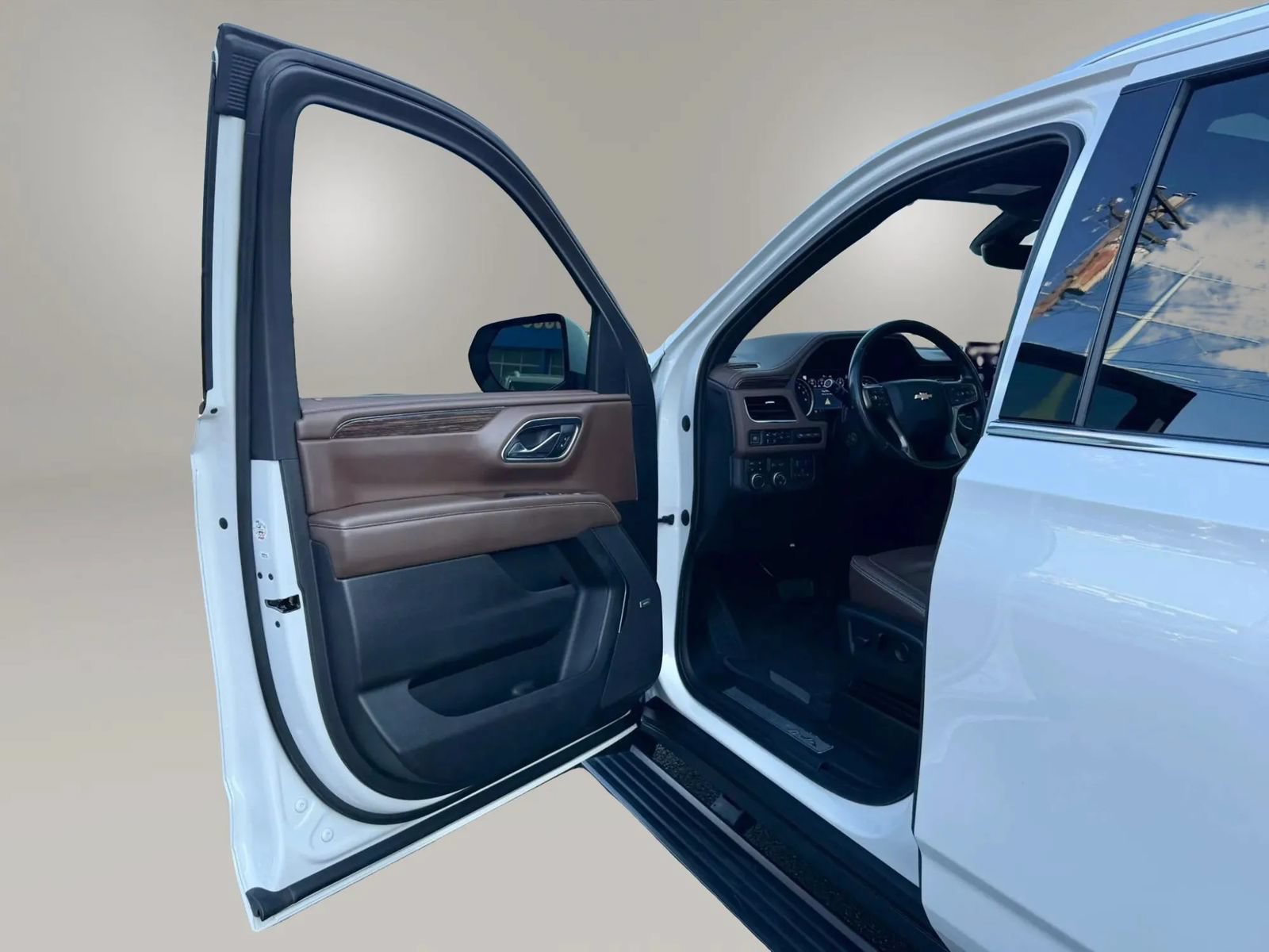 Used 2021 Chevrolet Suburban High Country w/ Premium Package AWD/4WD image 11
