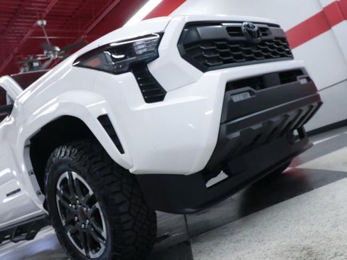 Used 2025 Toyota Tacoma TRD Sport AWD/4WD image 29