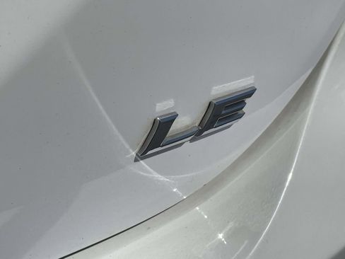 Used 2018 Toyota Camry LE w/ Convenience Package image 17