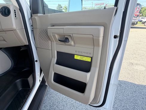 Used 2019 Ford E-450 and Econoline 450 Super Duty w/ Motorhome Prep Package RWD image 24