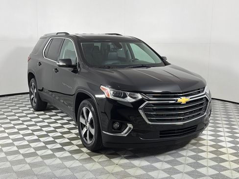 Used 2018 Chevrolet Traverse LT FWD image 3