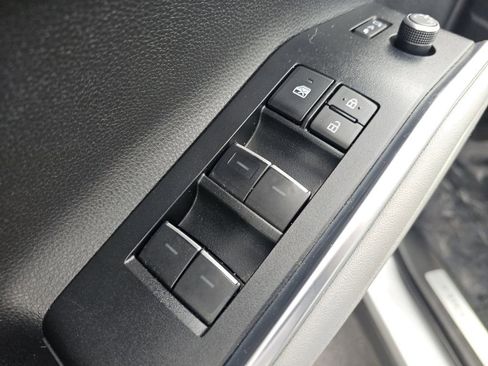 Used 2023 Toyota Highlander Limited image 29