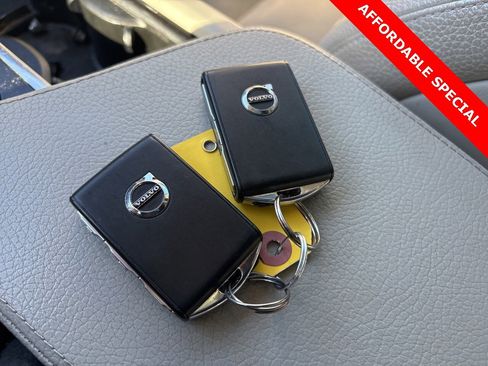 Used 2020 Volvo XC90 T6 Momentum image 28