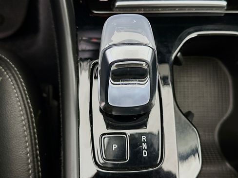 Used 2024 Volvo XC40 B5 Plus w/ Climate Package image 25