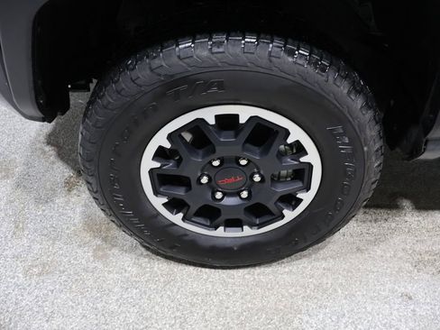 Used 2025 Toyota Tacoma TRD Off-Road image 9