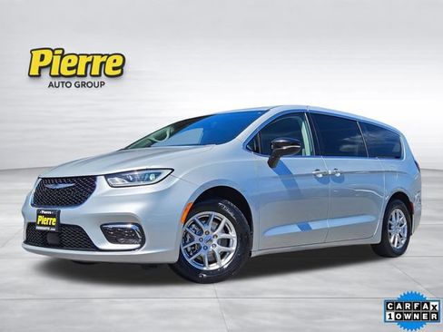 Used 2024 Chrysler Pacifica Touring-L FWD image 1