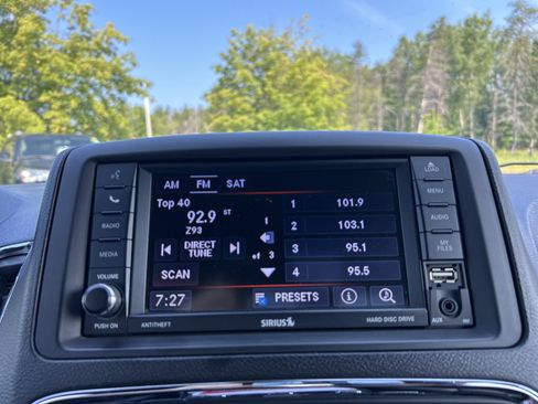 Used 2019 Dodge Grand Caravan SXT FWD image 13