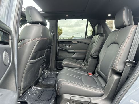 Used 2025 Honda Pilot TrailSport image 24