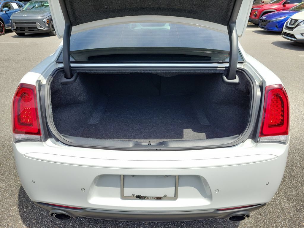 Used 2023 Chrysler 300 C RWD image 9